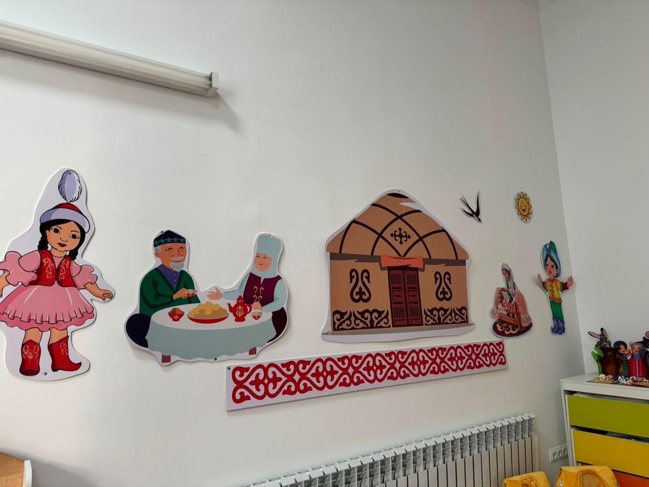 Национальный декор на стене